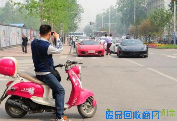 少年出动100辆豪华跑车迎娶俄罗斯美女！