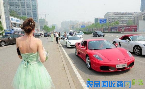 少年出动100辆豪华跑车迎娶俄罗斯美女！