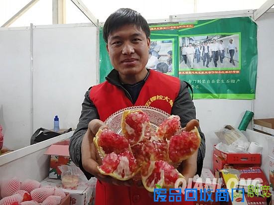 切好丝的橘红每盒60元;大连深海的凤尾鱼干