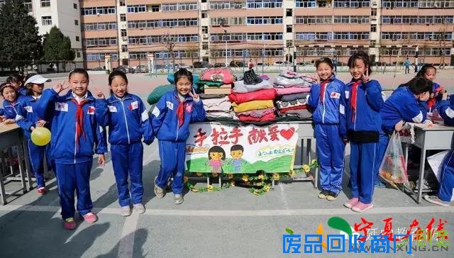 校园里叫卖声不绝于耳?延安职院附小的这些娃娃们要干啥？