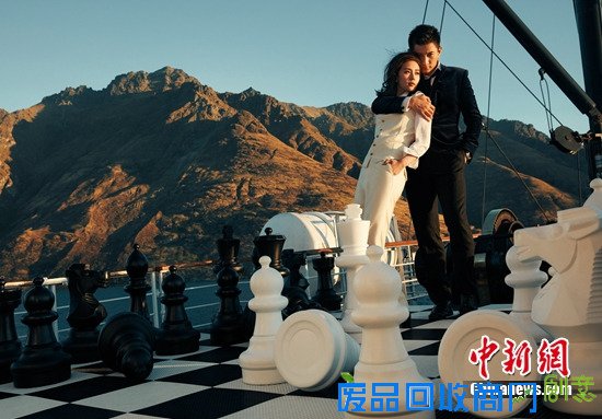 隆诗最新婚纱照曝光 刘诗诗婚纱价值300万（组图）