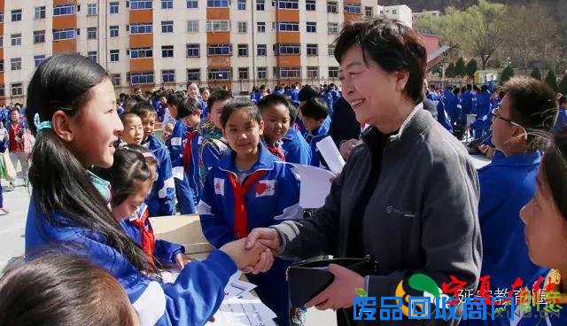 校园里叫卖声不绝于耳?延安职院附小的这些娃娃们要干啥？