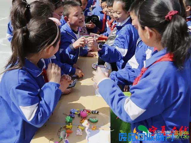 校园里叫卖声不绝于耳?延安职院附小的这些娃娃们要干啥？