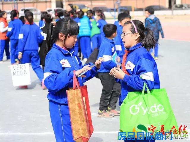 校园里叫卖声不绝于耳?延安职院附小的这些娃娃们要干啥？