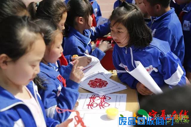 校园里叫卖声不绝于耳?延安职院附小的这些娃娃们要干啥？
