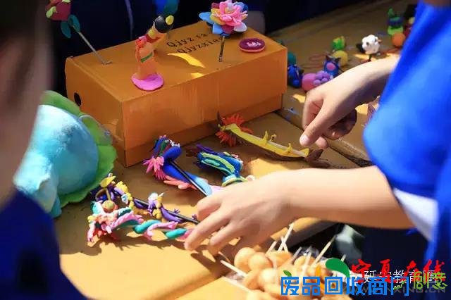 校园里叫卖声不绝于耳?延安职院附小的这些娃娃们要干啥？
