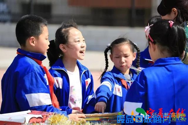 校园里叫卖声不绝于耳?延安职院附小的这些娃娃们要干啥？