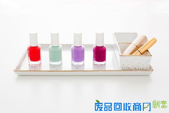16个DIY整理小技巧：再不会乱放化妆品(双语)