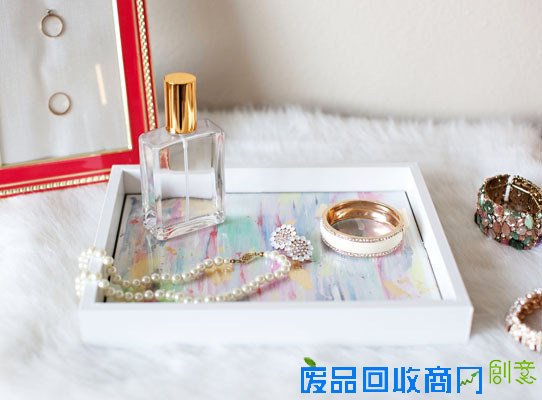 16个DIY整理小技巧：再不会乱放化妆品(双语)