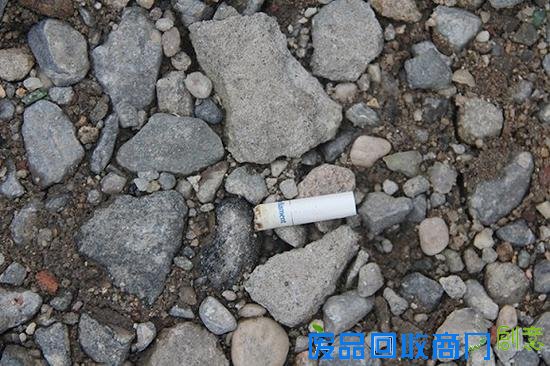 从口香糖和烟头提取DNA 艺术家造出仿生人面具