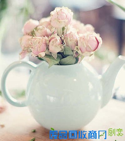 利用茶壶不妨把它改造成花瓶