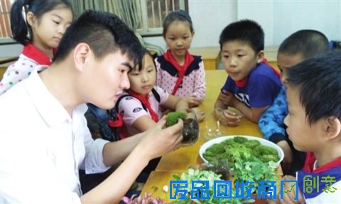 玻璃瓶里种苔藓 微景观DIY后带回家