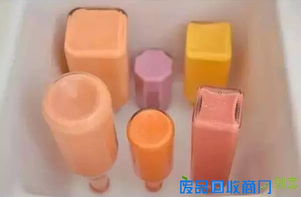 用完的玻璃瓶不要丢 超简易DIY上色成独特装饰