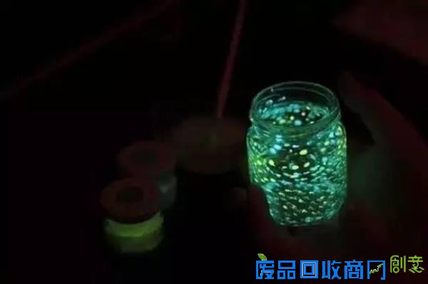 用完的玻璃瓶不要丢 超简易DIY上色成独特装饰