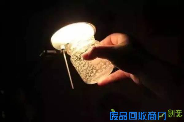 用完的玻璃瓶不要丢 超简易DIY上色成独特装饰