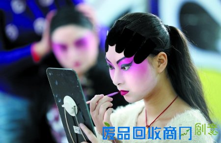 京剧脸谱是咋画出来的？
