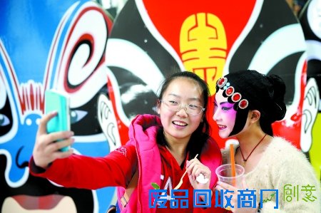 京剧脸谱是咋画出来的？
