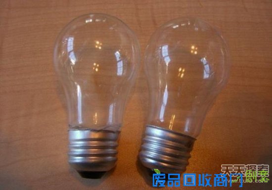 生活中的美！男子拿废灯泡再利用 最后成果让人称赞