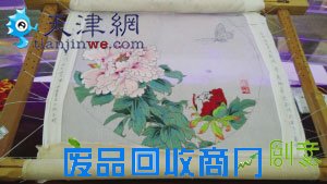 吕敏和她精心设计的《富贵牡丹》图