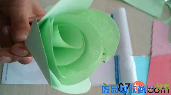 一束五彩缤纷的玫瑰花折纸图解教程