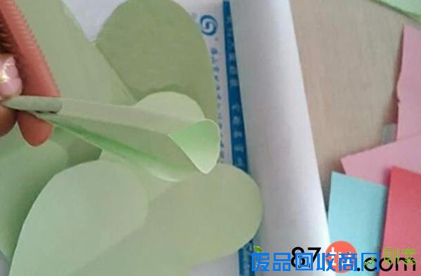 一束五彩缤纷的玫瑰花折纸图解教程