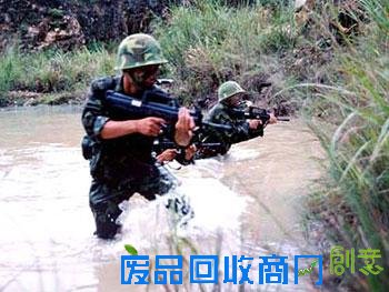 战神!揭秘中国特种兵南美留学:勋章钉进胸口 鲜血湿衣不皱一下眉