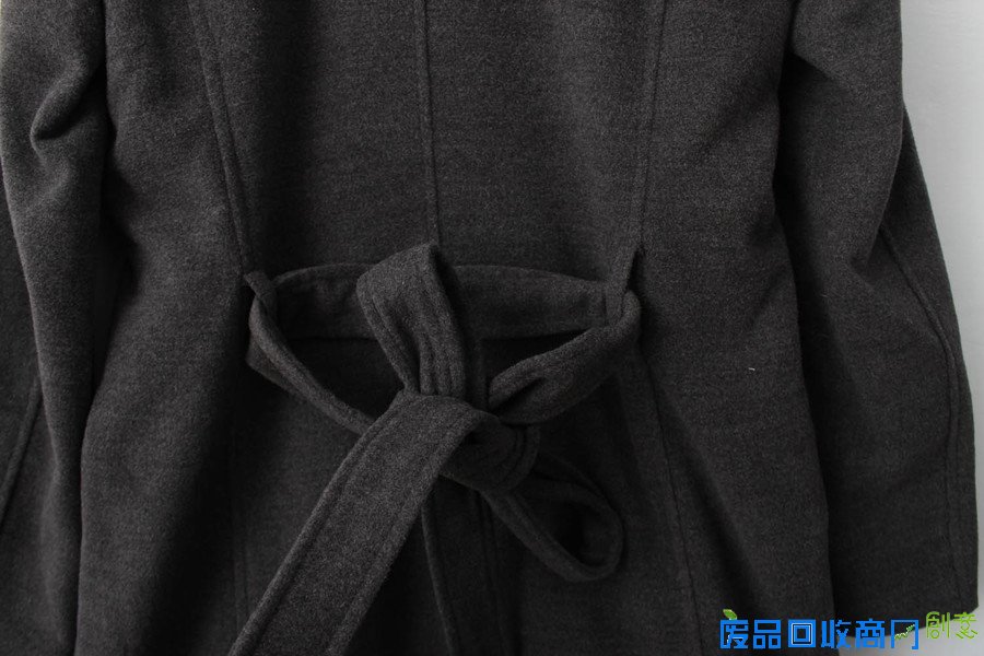 八圆扣附绑绳毛呢风衣外套