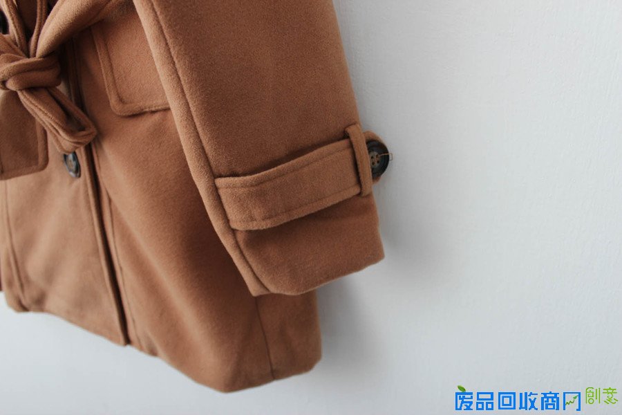 八圆扣附绑绳毛呢风衣外套