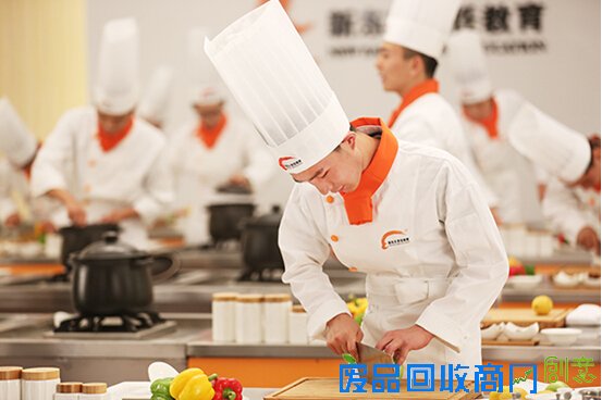 济宁学厨师去哪儿？学厨师当然要选最专业的烹饪学院！