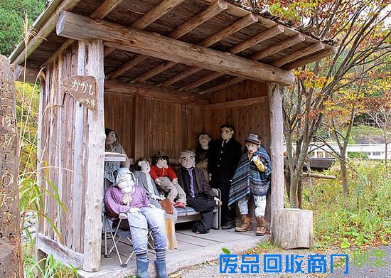日本老人缝布偶代替去世者村庄气氛诡异(组图)
