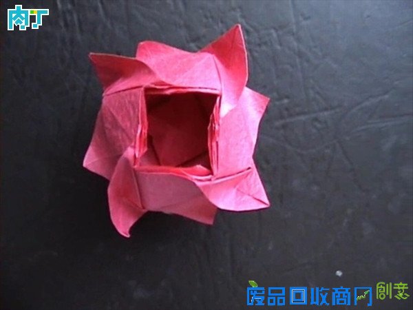 50种纸玫瑰的折法之带枝叶纸玫瑰花折纸方法图解 玫瑰花叶折法╭★肉丁网