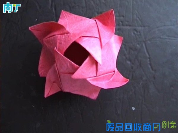 50种纸玫瑰的折法之带枝叶纸玫瑰花折纸方法图解 玫瑰花叶折法╭★肉丁网