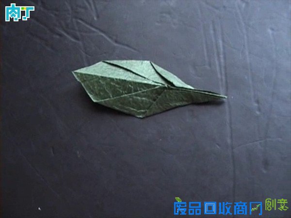 50种纸玫瑰的折法之带枝叶纸玫瑰花折纸方法图解 玫瑰花叶折法╭★肉丁网