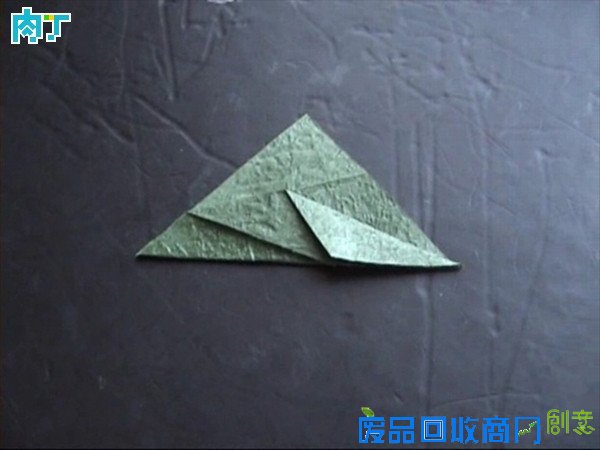 50种纸玫瑰的折法之带枝叶纸玫瑰花折纸方法图解 玫瑰花叶折法╭★肉丁网