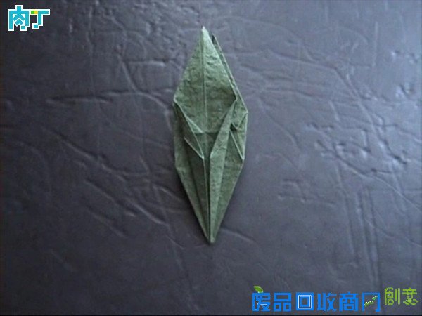 50种纸玫瑰的折法之带枝叶纸玫瑰花折纸方法图解 玫瑰花叶折法╭★肉丁网