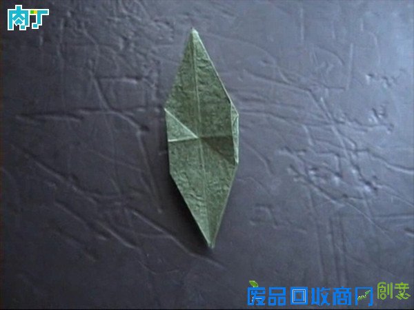 50种纸玫瑰的折法之带枝叶纸玫瑰花折纸方法图解 玫瑰花叶折法╭★肉丁网