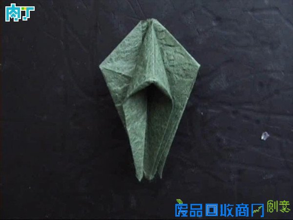 50种纸玫瑰的折法之带枝叶纸玫瑰花折纸方法图解 玫瑰花叶折法╭★肉丁网