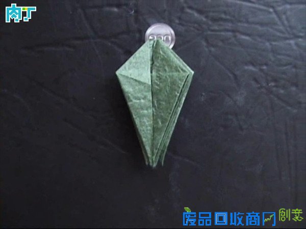 50种纸玫瑰的折法之带枝叶纸玫瑰花折纸方法图解 玫瑰花叶折法╭★肉丁网