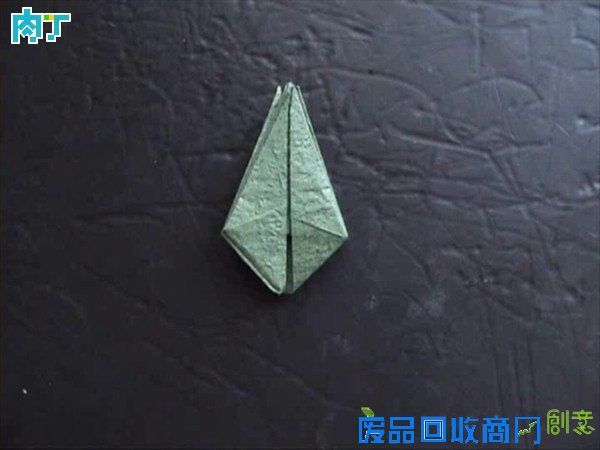 50种纸玫瑰的折法之带枝叶纸玫瑰花折纸方法图解 玫瑰花叶折法╭★肉丁网