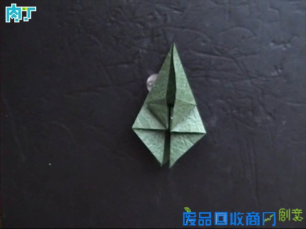 50种纸玫瑰的折法之带枝叶纸玫瑰花折纸方法图解 玫瑰花叶折法╭★肉丁网