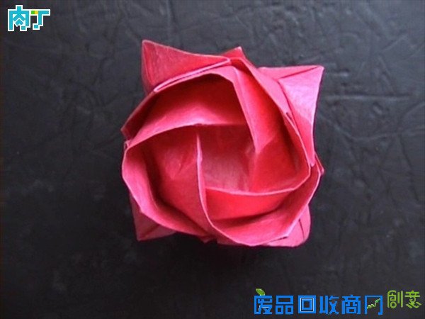 50种纸玫瑰的折法之带枝叶纸玫瑰花折纸方法图解 玫瑰花叶折法╭★肉丁网