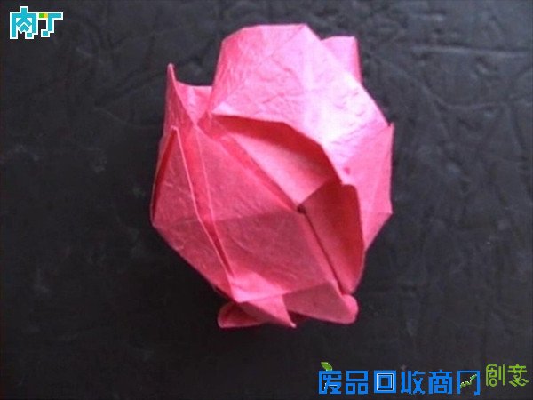 50种纸玫瑰的折法之带枝叶纸玫瑰花折纸方法图解 玫瑰花叶折法╭★肉丁网