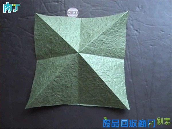 50种纸玫瑰的折法之带枝叶纸玫瑰花折纸方法图解 玫瑰花叶折法╭★肉丁网