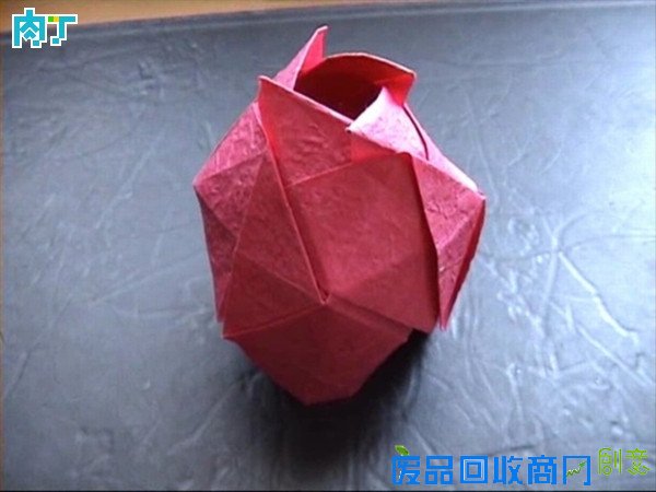 50种纸玫瑰的折法之带枝叶纸玫瑰花折纸方法图解 玫瑰花叶折法╭★肉丁网