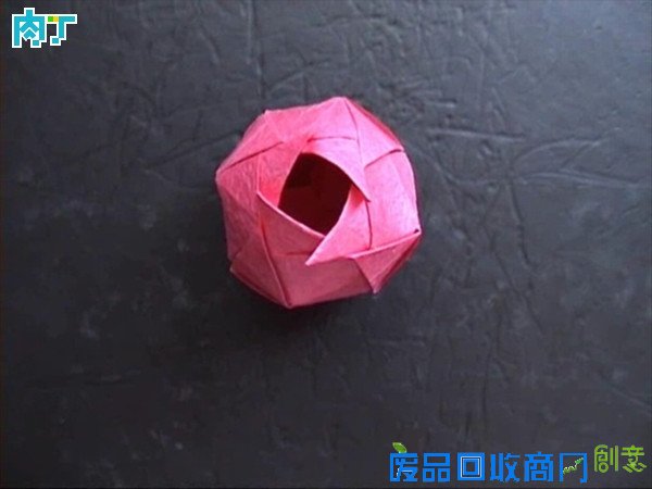 50种纸玫瑰的折法之带枝叶纸玫瑰花折纸方法图解 玫瑰花叶折法╭★肉丁网