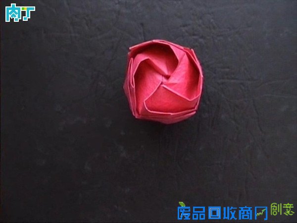 50种纸玫瑰的折法之带枝叶纸玫瑰花折纸方法图解 玫瑰花叶折法╭★肉丁网