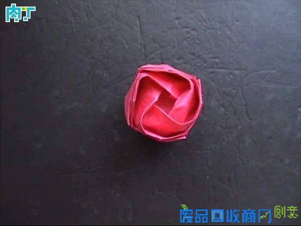 50种纸玫瑰的折法之带枝叶纸玫瑰花折纸方法图解 玫瑰花叶折法╭★肉丁网