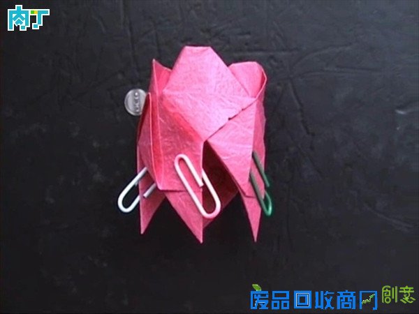 50种纸玫瑰的折法之带枝叶纸玫瑰花折纸方法图解 玫瑰花叶折法╭★肉丁网
