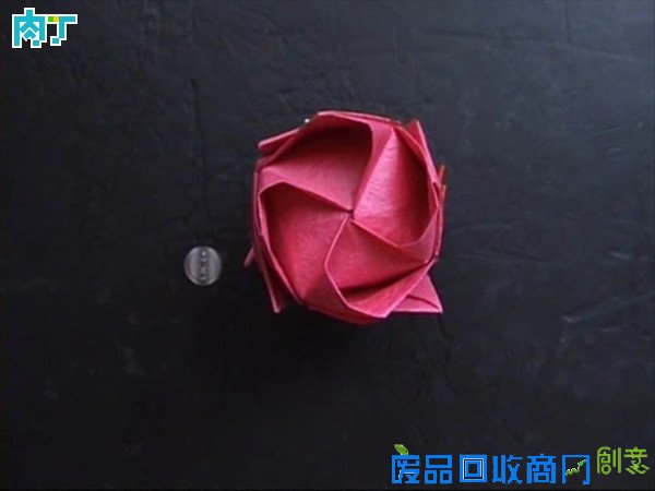 50种纸玫瑰的折法之带枝叶纸玫瑰花折纸方法图解 玫瑰花叶折法╭★肉丁网