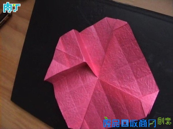 50种纸玫瑰的折法之带枝叶纸玫瑰花折纸方法图解 玫瑰花叶折法╭★肉丁网